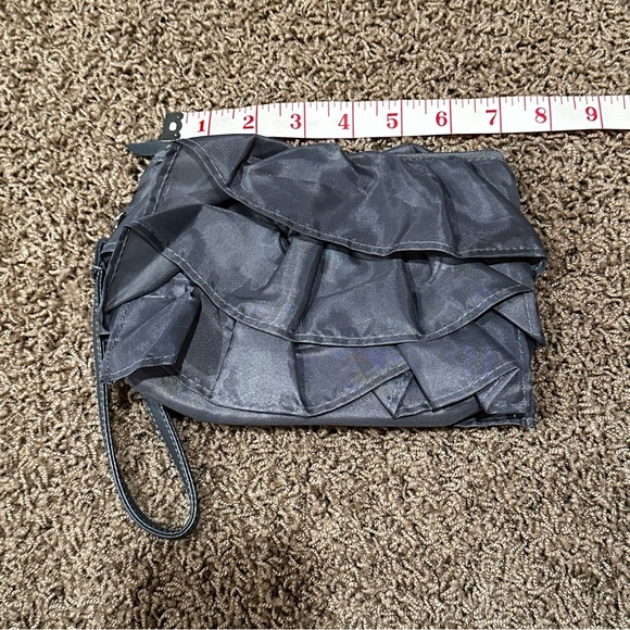 Thirty-one grey ruffle wristlet- new - Picture 3 of 5